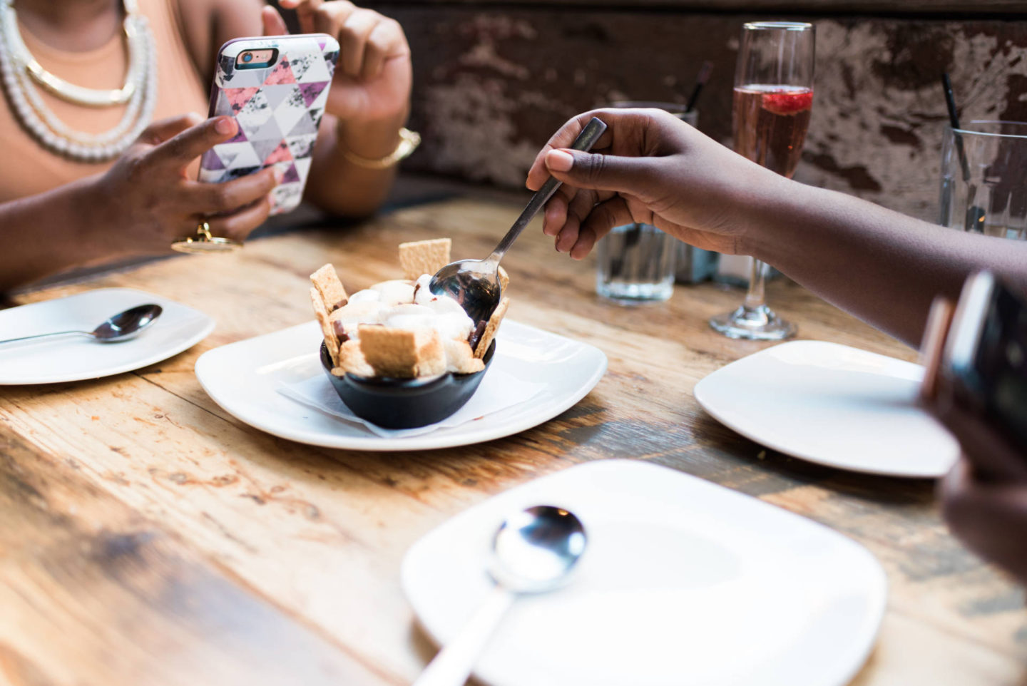 A go-to meal spot for brunch, lunch and dinner! One of Sacramento’s favorite urban restaurant's offering American comfort food!