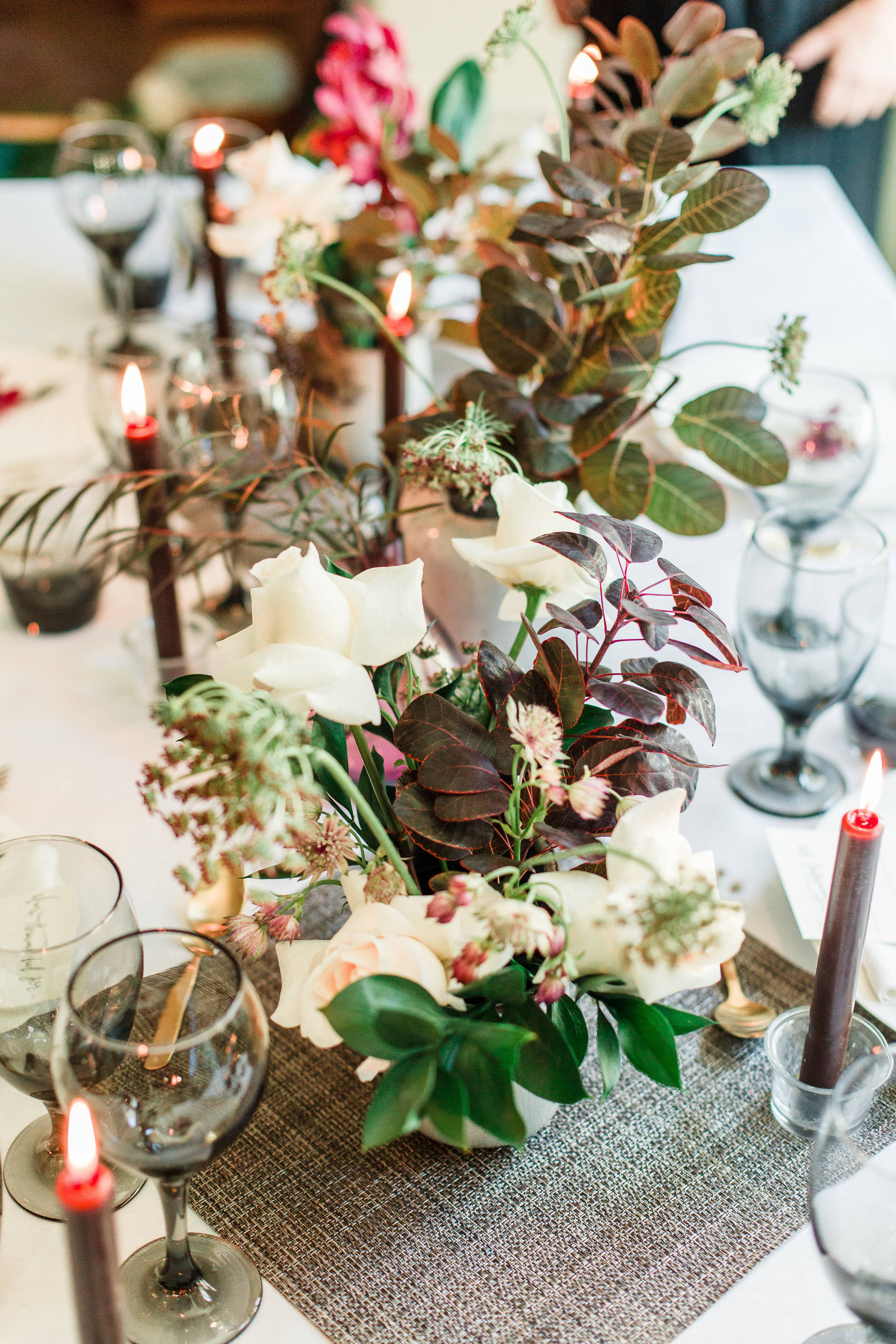 Inspiration for your Thanksgiving or Christmas Table. Elegance at his finest! Step up your tables cape presentation this holiday season with a few minor details!