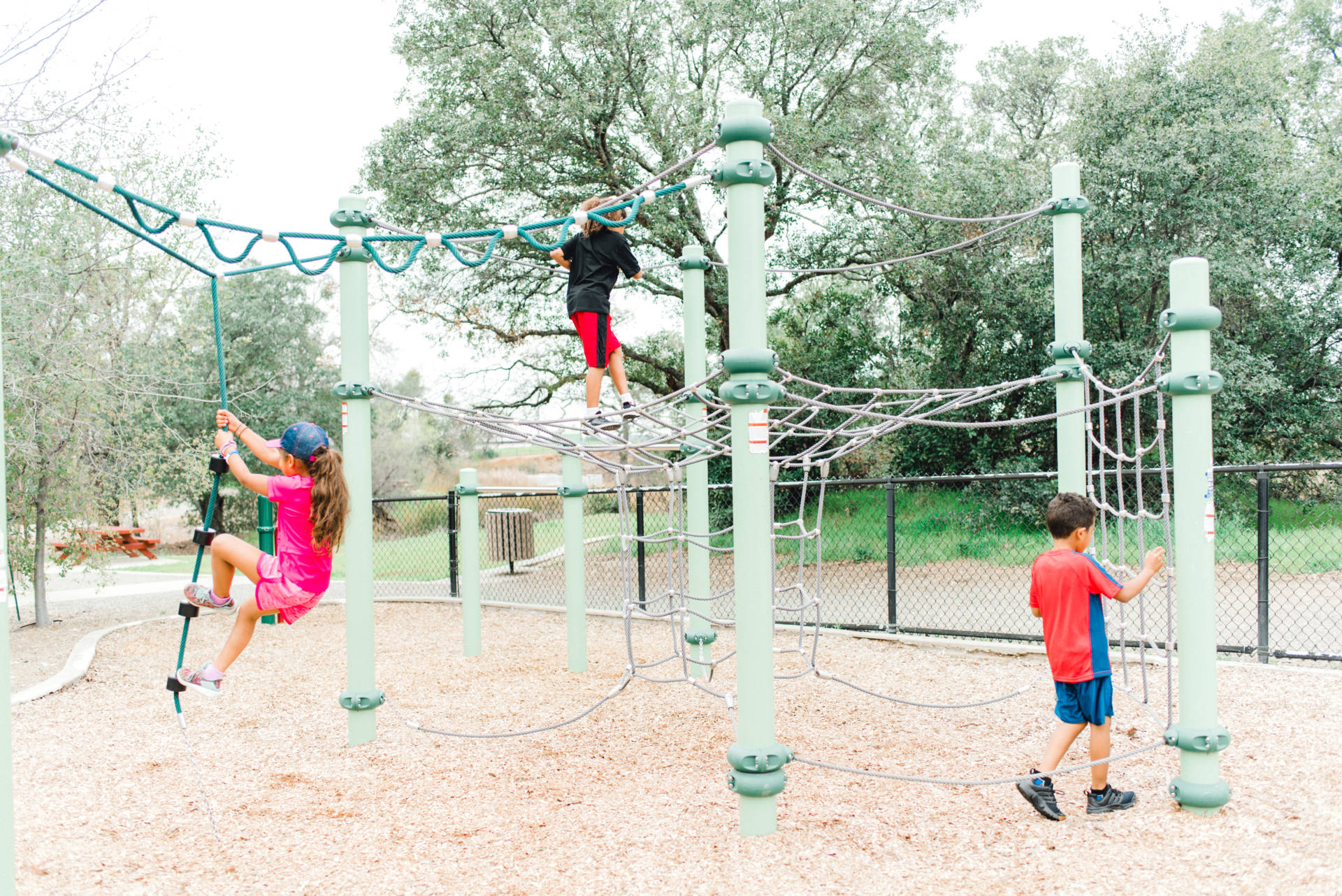 Family Park Play with Banana Boat Dry Balance: Provides safe and effective broad spectrum UVA and UVB protection. Lightweight, non-greasy formula draws away excess moisture while allowing skin to breathe. Stays on in seven conditions – sun, pool water, ocean water, wind, sweat, sand and even 100 degree heat*