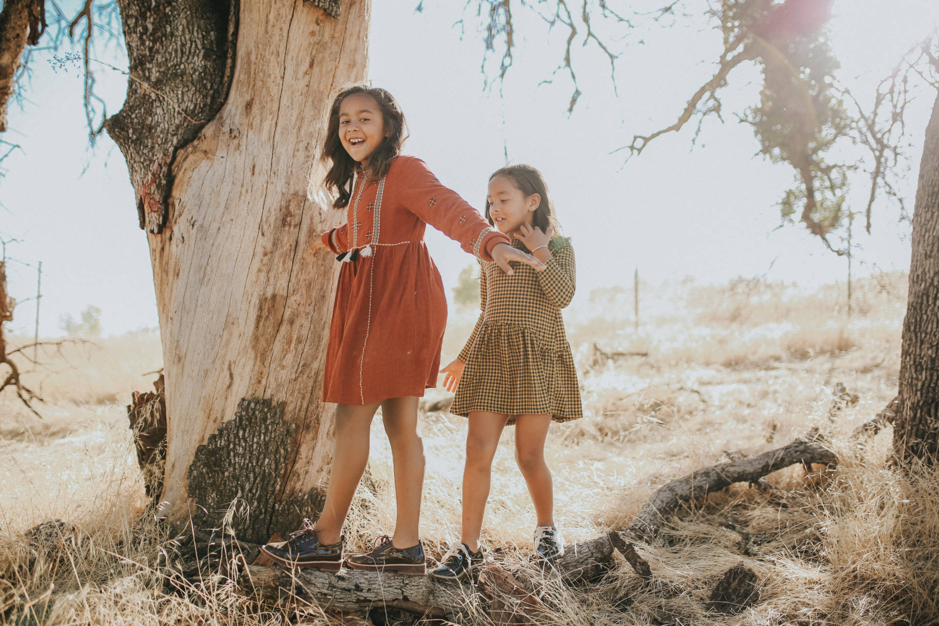 5 Styling Tips For Your Next Family Photo Shoot: Make sure that everyone feels comfortable in what they are wearing. You can also start by getting inspiration online or even looking at what you have in your closet and building the looks from there.