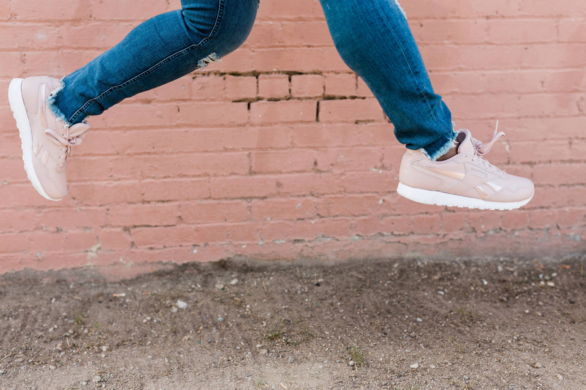 Reebok Classics With Shoe Carnival: They are timeless, classic and can be worn with whatever your heart desires! I am particularly obsessed with how Reebok has managed to continue to surprise me with some of the most amazing color palettes to be found on a sneaker! 